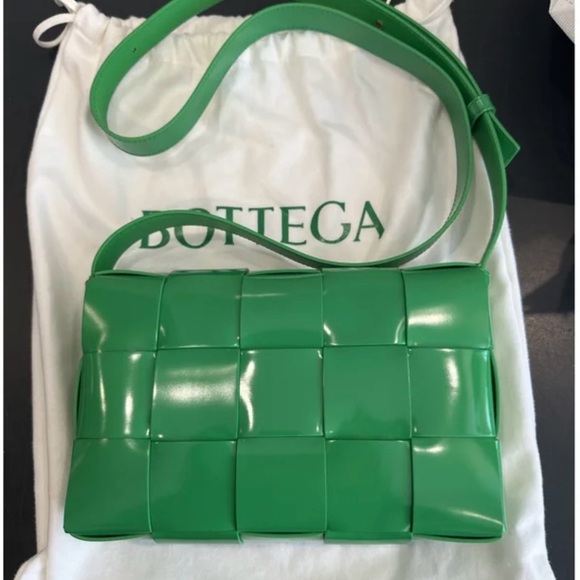 Bottega Veneta Handbags - Bottega Veneta Patent Cassette Crossbody BNWT